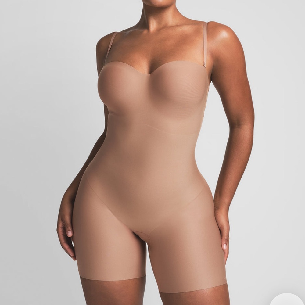 NWT SKIMS Nude Strapless Shapewear Bodysuit